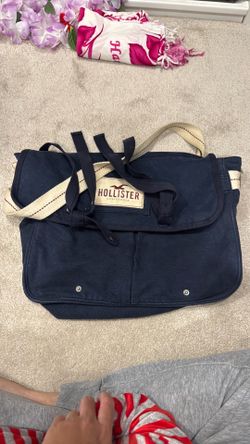 $10 hollister crossbody school bag