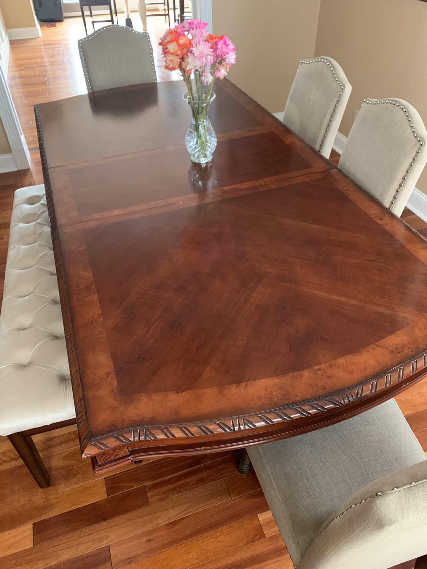 Dining room table - has 2 leafs to extend the table from 6 feet long to 9 feet long