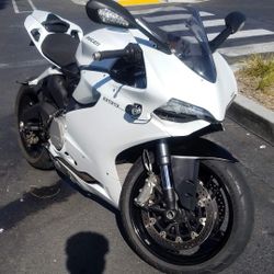 2015 Motorcycle DUCATI PANIGALE 16k Miles