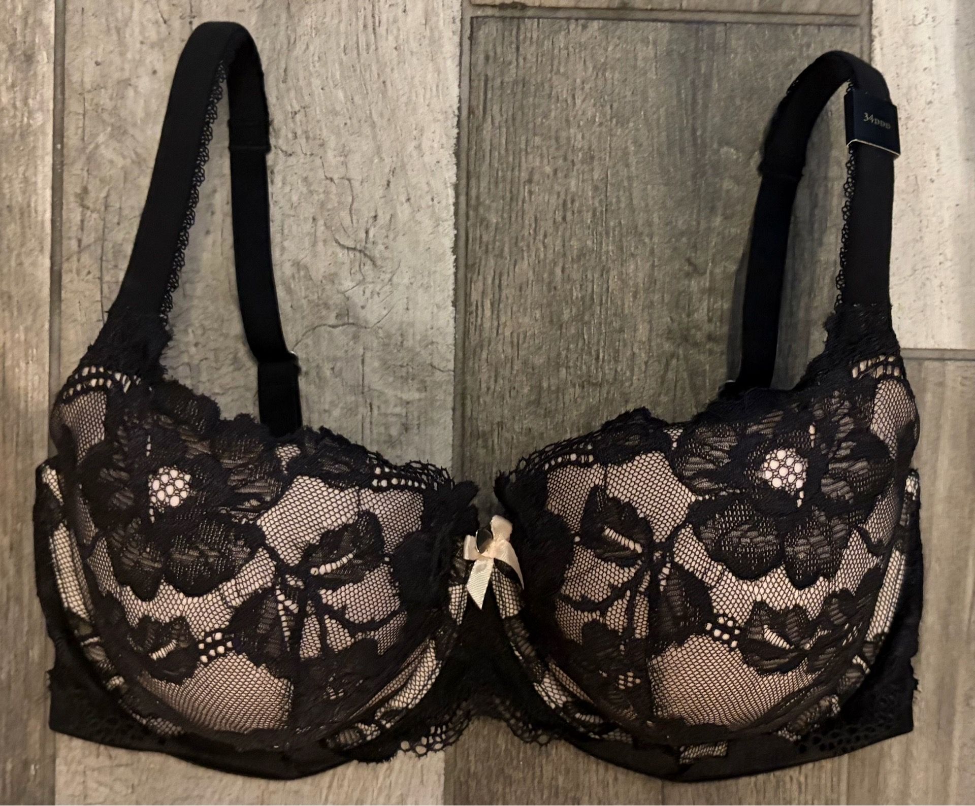 New Victoria Secret 34DDD bra for Sale in Scottsdale, AZ - OfferUp