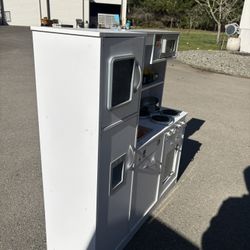 Kid Play Kitchen 