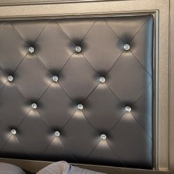 Mirrored & Rhinestone Queen Diva Bed