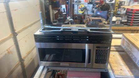 Over stove microwave with bracket