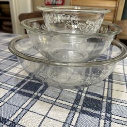 Vintage Colonial Mist Clear Mixing Nesting Bowl Set