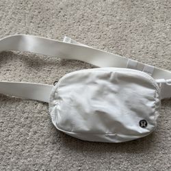 Lululemon everywhere white belt bag 1L