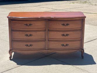 Dixie French Provincial 6 drawer dresser