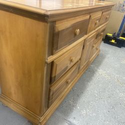 Dresser/ 7 Drawer (Solid Wood) 