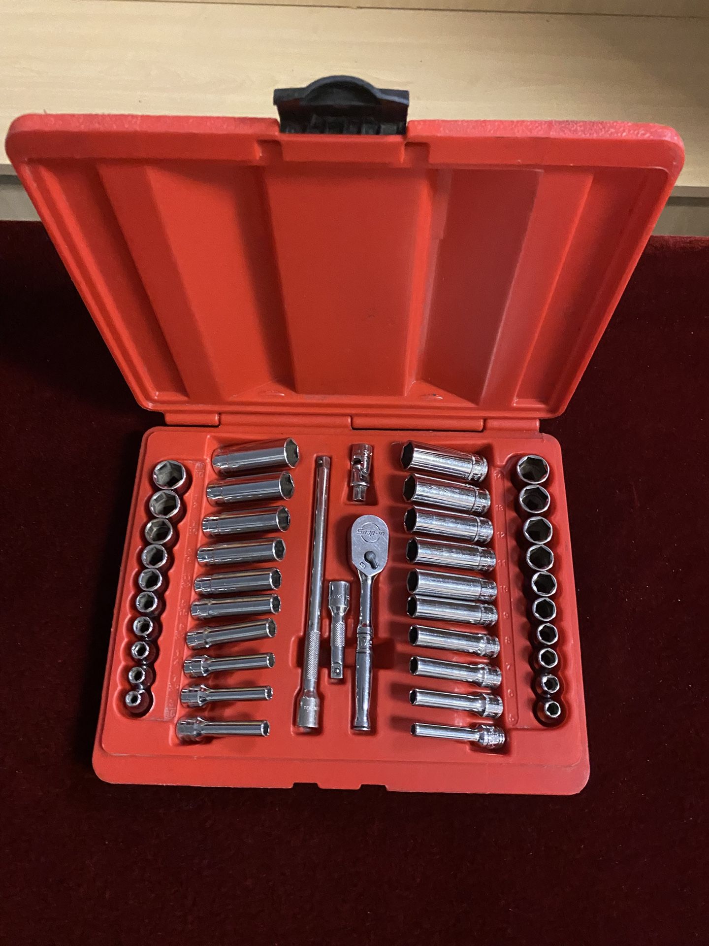 Snapon 44 Piece . 1/4" Drive 6 Point metric/SAE General Service Set