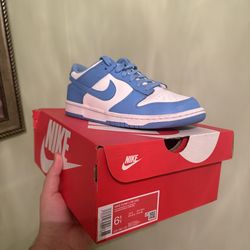 UNC dunks used size 6.5Y