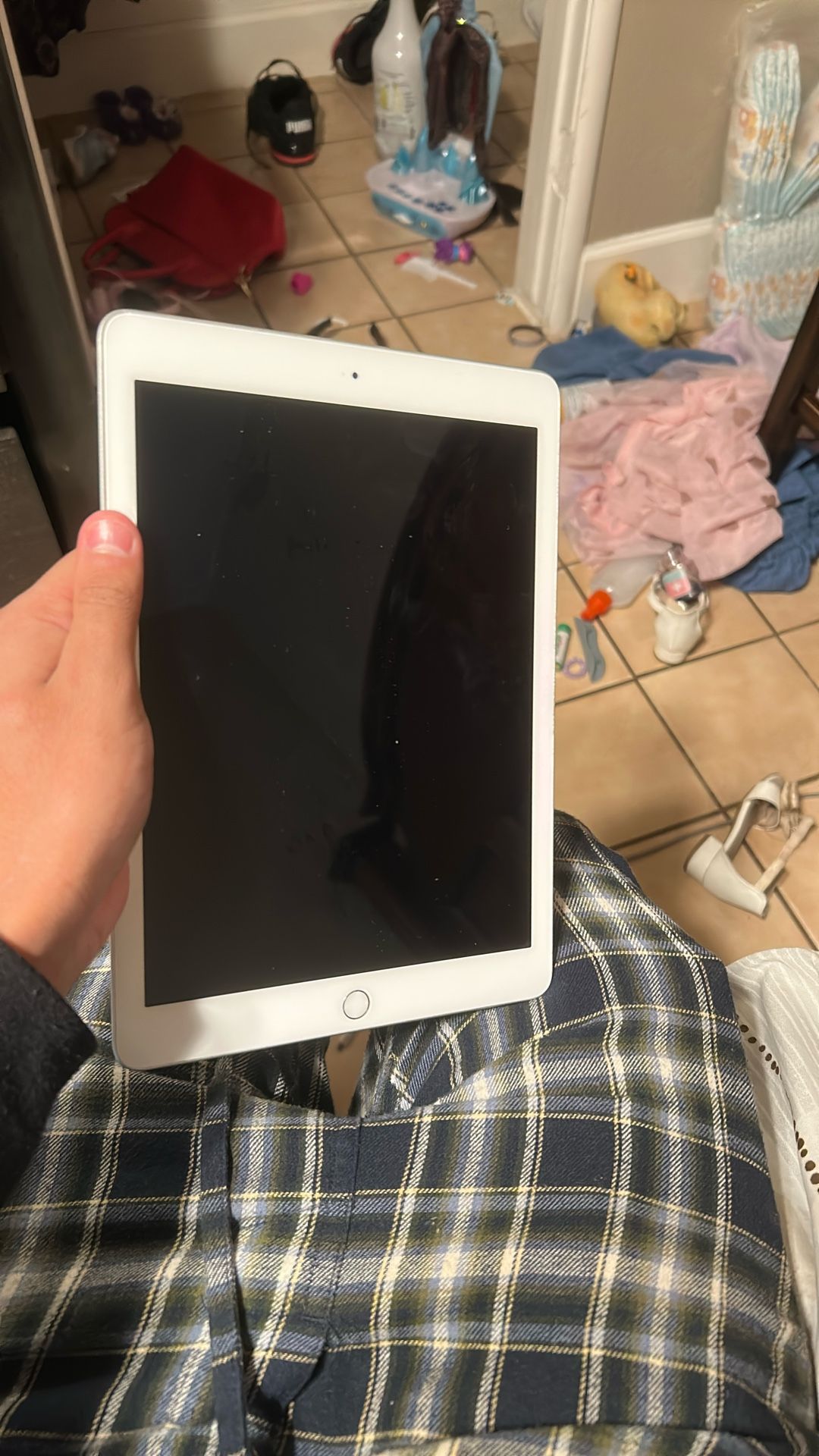 IPad 6th gen i think (doesn’t work!