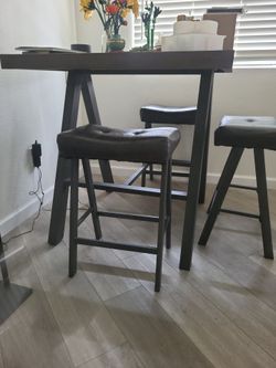 Table with Cushioned Seats Set of 4
