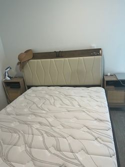 Like new queen hybrid mattress