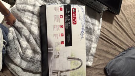 Delta Auburn kitchen faucet (Brand New)