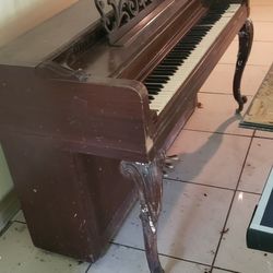 Lyon And Healy  Piano