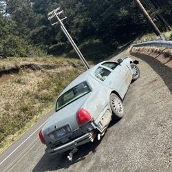 2005 Lincoln Town Car  Parts Car Only With Title 