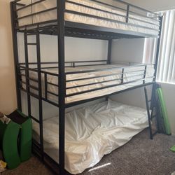 triple bunk bed
