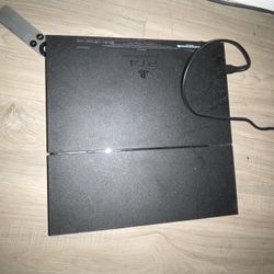 PlayStation 4 (PS4) w/ 2 controllers