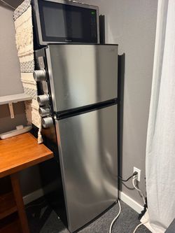 Small fridge n microwave