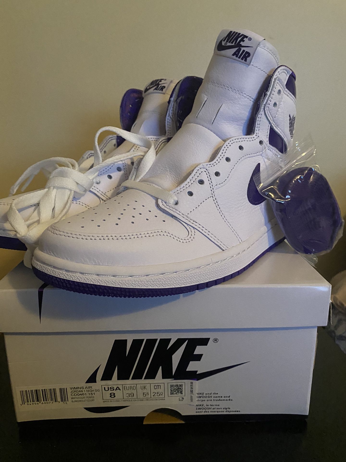 Jordan 1 High OG WHITE/PURPLE Size 8 Womens