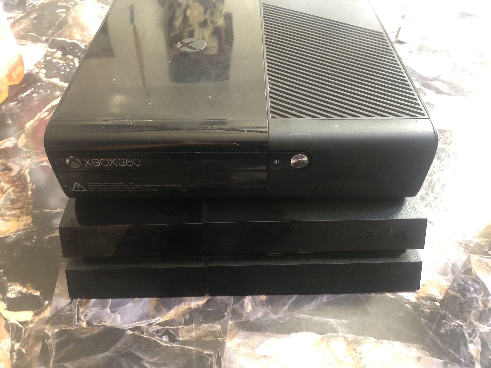 Xbox 360 And Ps4 SELLING IN A BUNDLE READ DESCRIPTION