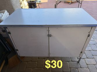 Storage cabinet