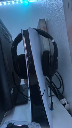 selling my PlayStation 5 digital edition in great condition