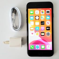 iPhone 7 - UNLOCKED - Like New 