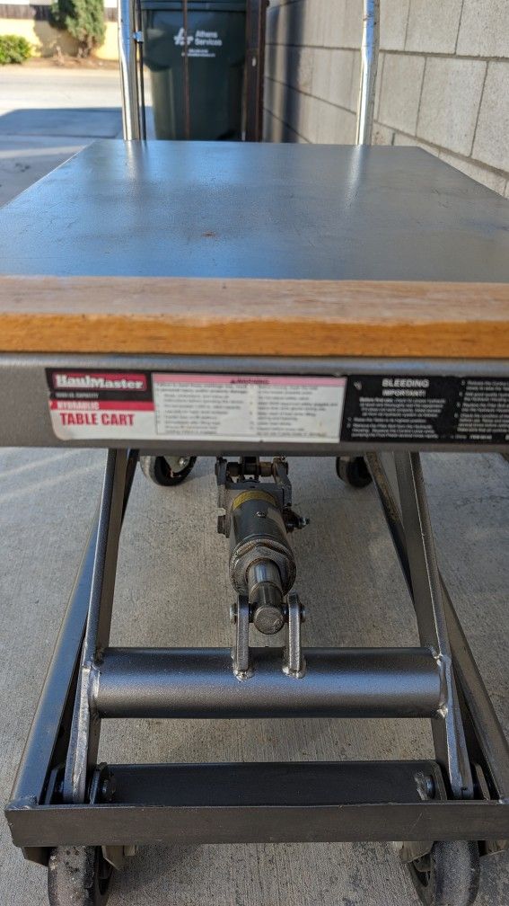 Hydraulic Lift Table