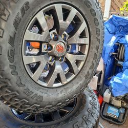 JUEGO DE RRINES PARA TROCAS TOYOTA TACO 4R SECOYA TUNDRA YANTAS SEMINUEVAS