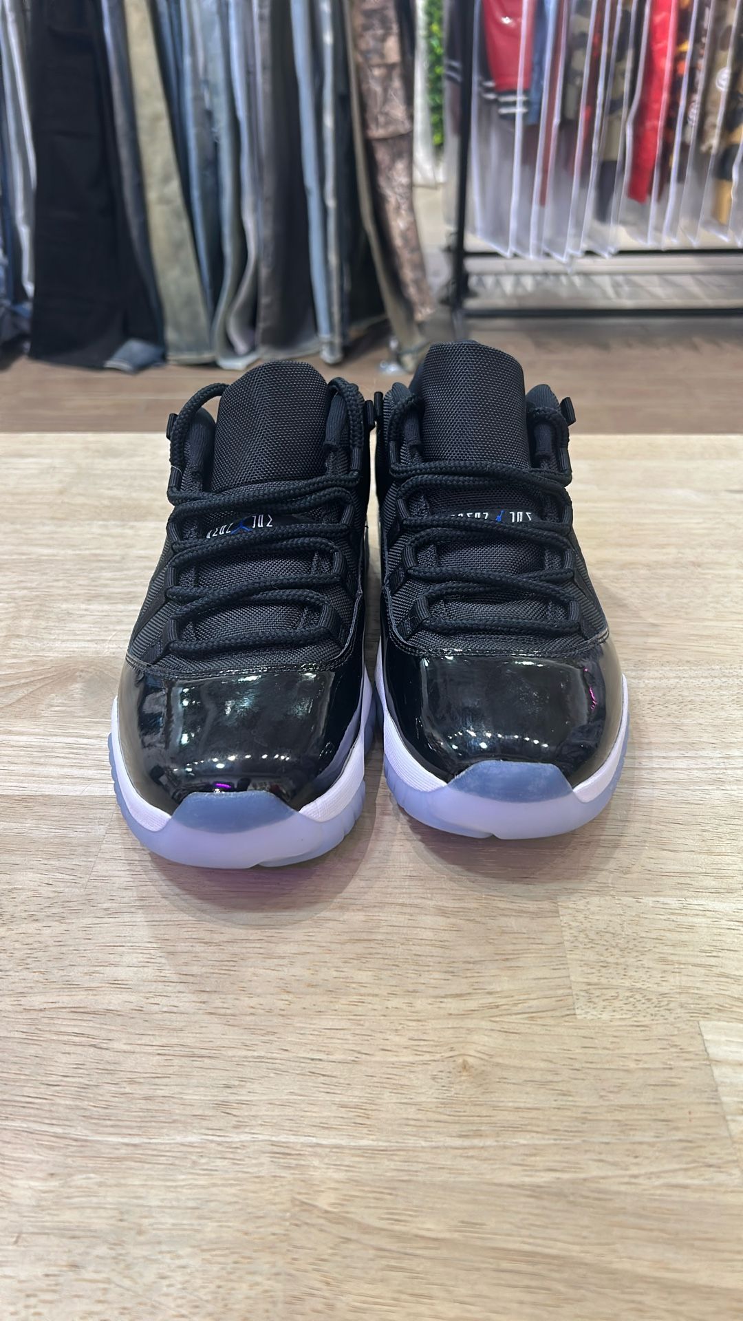 USED JORDAN 11 LOW SPACE JAM NO BOX SIZE 11
