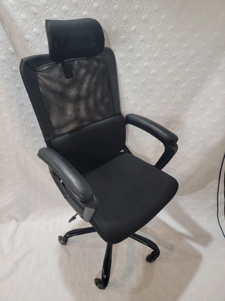 Staples Dexley Ergonomic Mesh Swivel Task Chair in