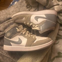 Jordan 1 College Grey