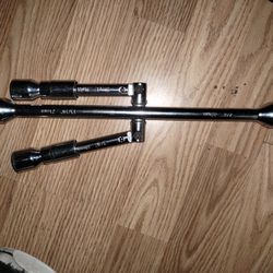 4 Way Stowable Lug Wrench