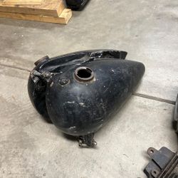 1947 Knucklehead tanks.