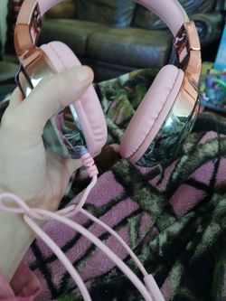 Pink wired headphones Qear fun still new