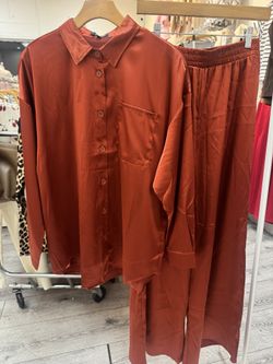 SATIN SET LARGE NEW $18 🤩