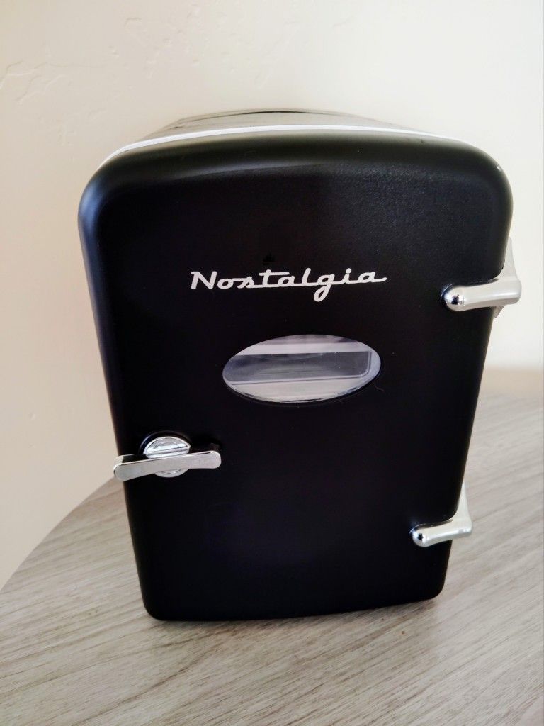 Mini Fridge 20$