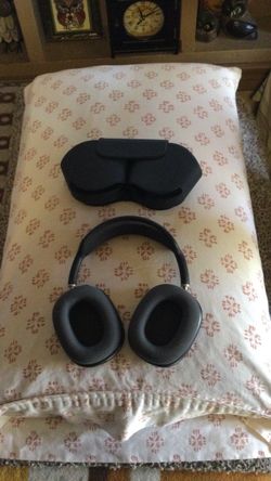 Apple Max ear phones