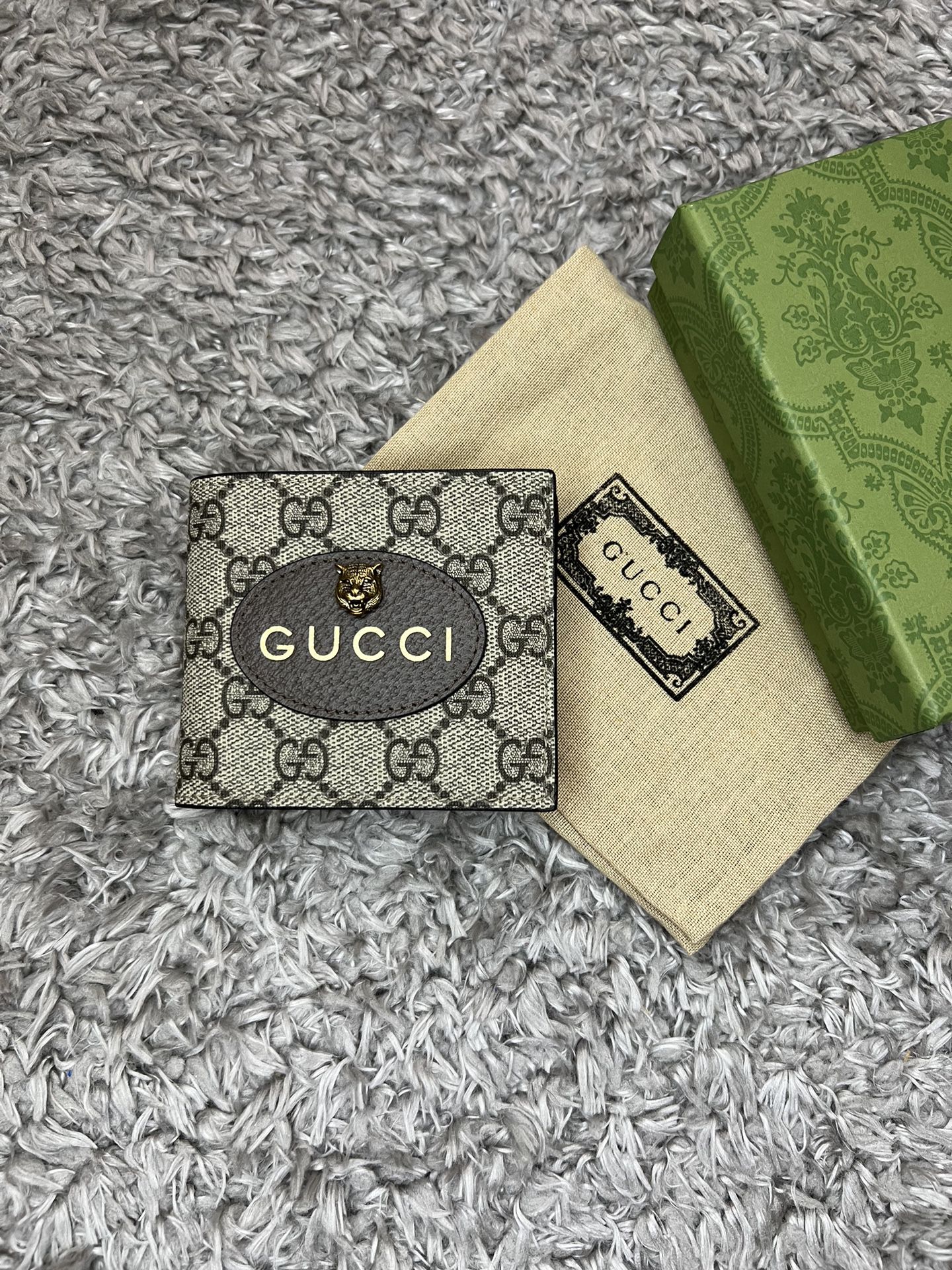 Gucci wallet 