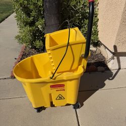 Rubbermaid Commercial Product 35 Qt WaveBrake Mop Bucket& Wringer 