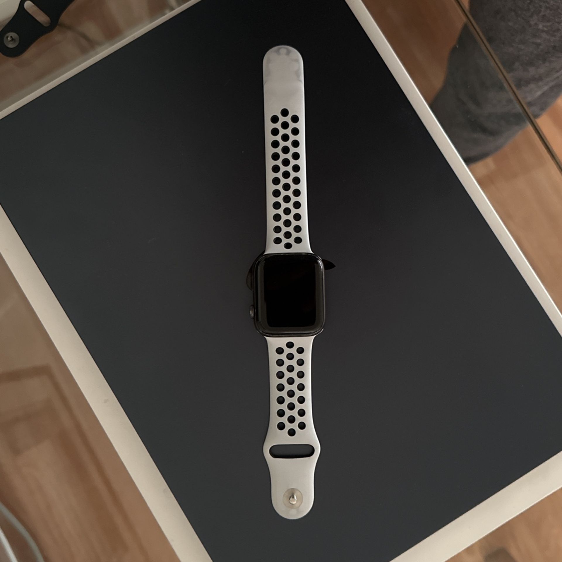 Apple Watch Series SE with GPS & LTE 44mm with Nike Band,All Products : American Fashion Style Bags On Sale