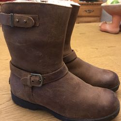 Womens Uggs Boots Brown Suede- Never Worn Size 8