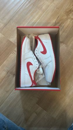 Air Jordan 1 Low - University Red Size 10.5 M