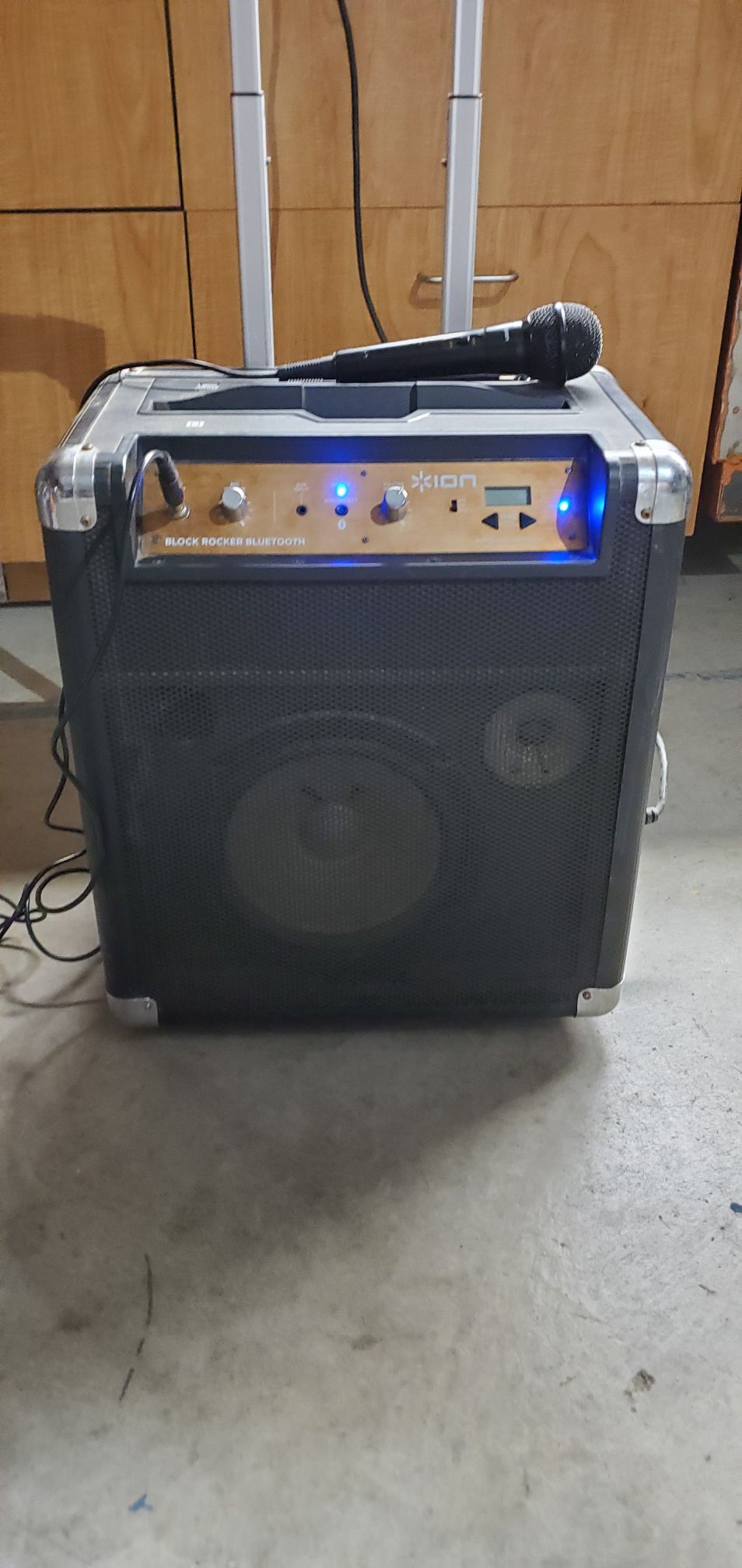 Bluetooth speaker box