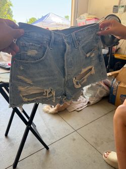 Womans Levi shorts
