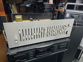 Pioneer equalizer  works perfectly  has cover