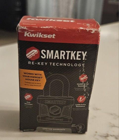 Smartkeylp
Lp
L)lp Heavy Duty Padlock, with 1-1/8" Shackle
Brand New 
$20.00 (each lock price)
firm on price 