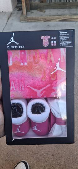 2 Jordan Baby 3-Piece Gift Set 6-12 Months