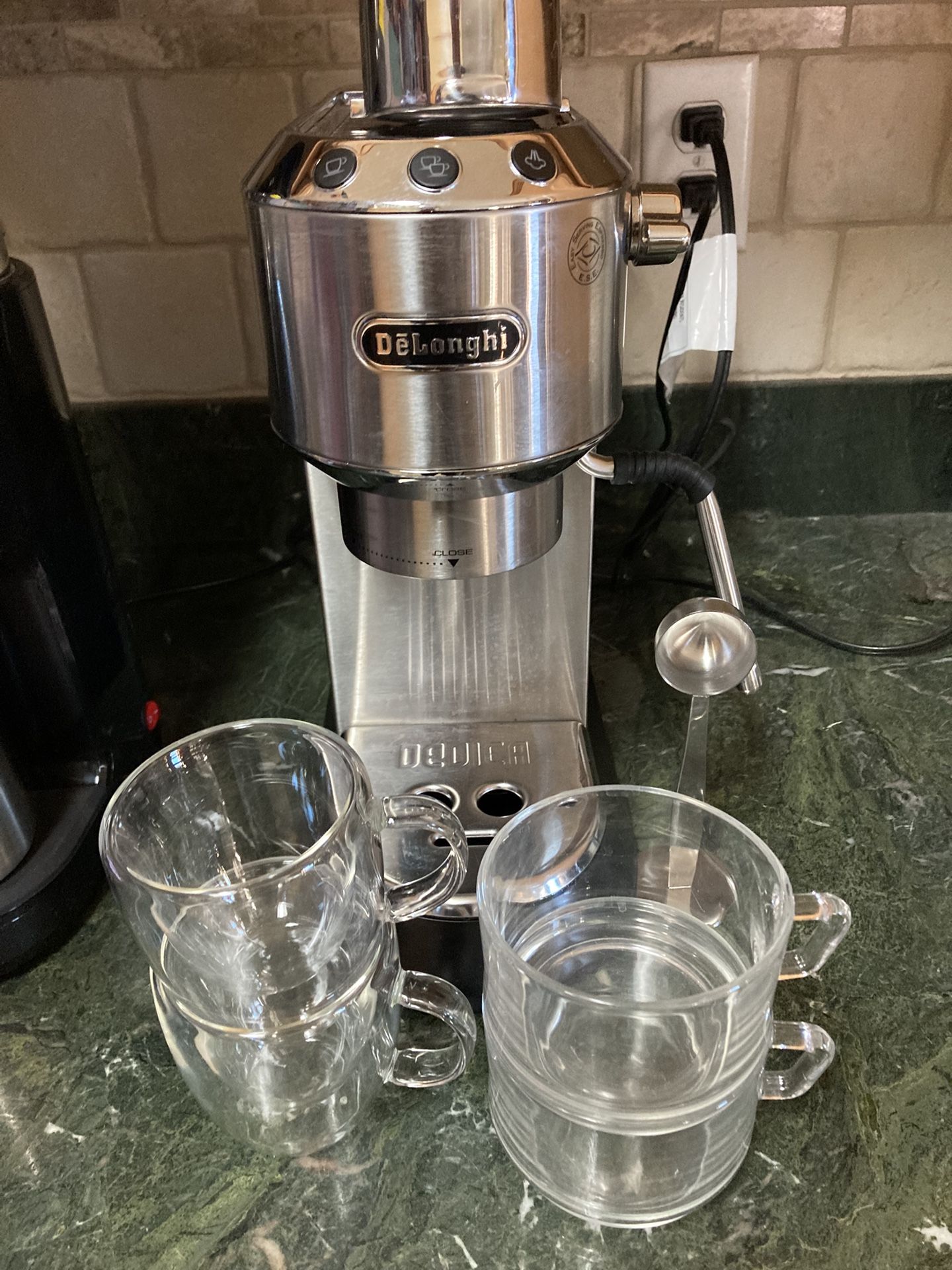 Delonghi Dedica Arte Espresso Machine EC885