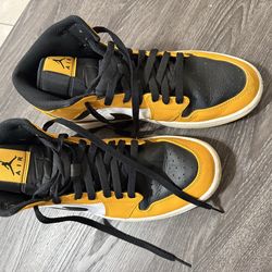Nike Air Jordan Mid “Taxi” Men’s 11